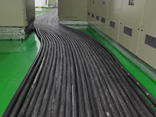 封丘如何根据理论计算公式计算温度对特定电压测量结果的影响?